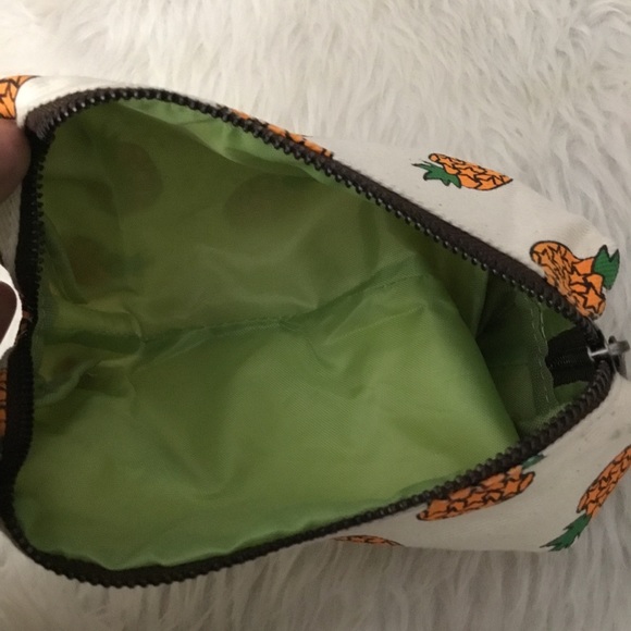 L. Parkin design novelty pineapple print zip bag - Picture 4 of 4